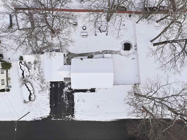 8 Crest Drive, Somersworth, NH 03878