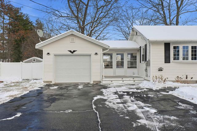 8 Crest Drive, Somersworth, NH 03878