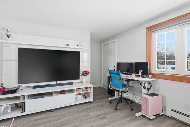 8 Crest Drive, Somersworth, NH 03878