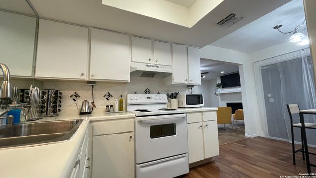 8112 Scottshill, San Antonio, TX 78209