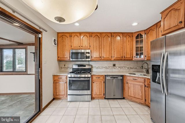 2 WINDING WAY, Berlin, NJ 08009