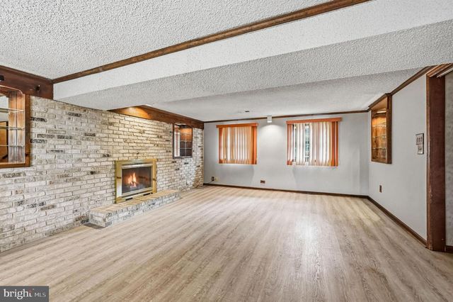 2 WINDING WAY, Berlin, NJ 08009