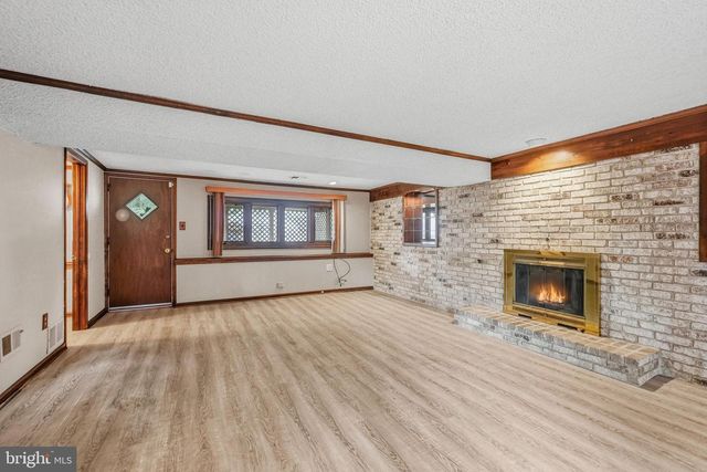 2 WINDING WAY, Berlin, NJ 08009