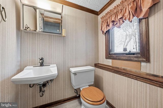 2 WINDING WAY, Berlin, NJ 08009