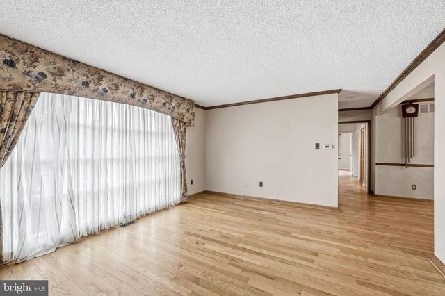 2 WINDING WAY, Berlin, NJ 08009