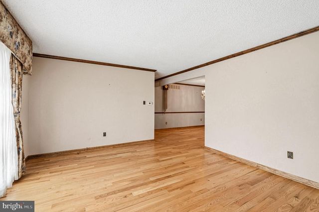 2 WINDING WAY, Berlin, NJ 08009