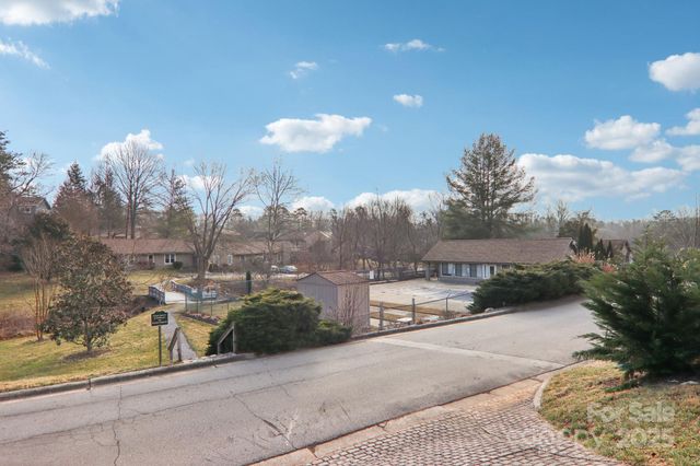 5 Hedgerose Court A, Asheville, NC 28805