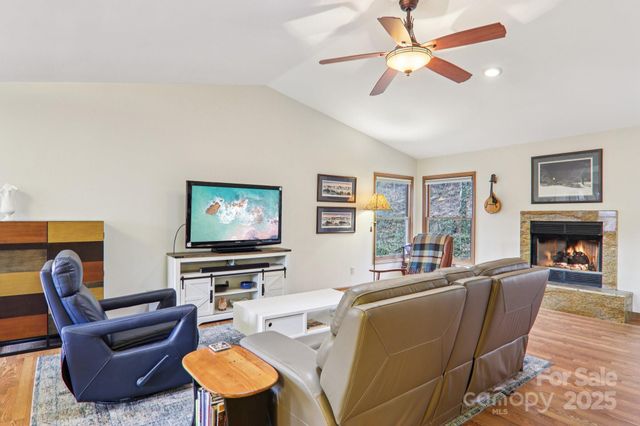 5 Hedgerose Court A, Asheville, NC 28805