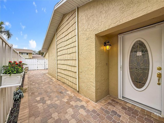 6747 CAPE HATTERAS WAY NE 4, St Petersburg, FL 33702