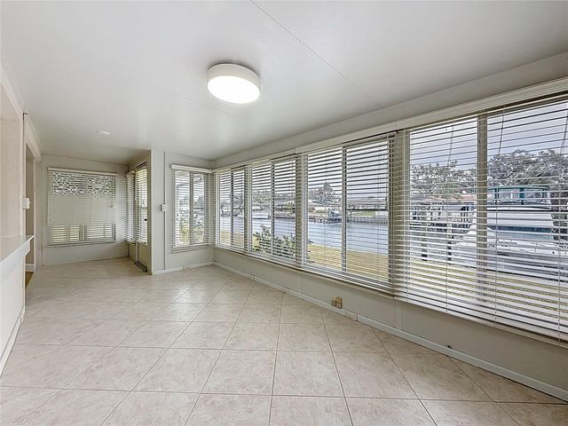 6747 CAPE HATTERAS WAY NE 4, St Petersburg, FL 33702