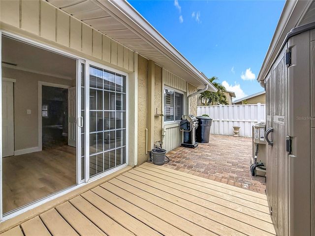 6747 CAPE HATTERAS WAY NE 4, St Petersburg, FL 33702