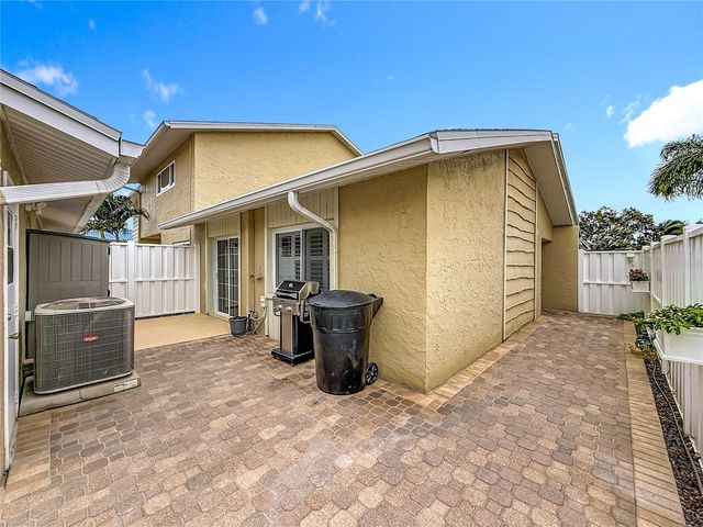 6747 CAPE HATTERAS WAY NE 4, St Petersburg, FL 33702