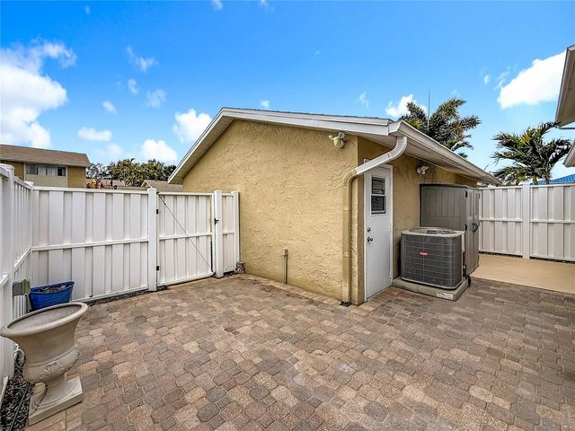 6747 CAPE HATTERAS WAY NE 4, St Petersburg, FL 33702