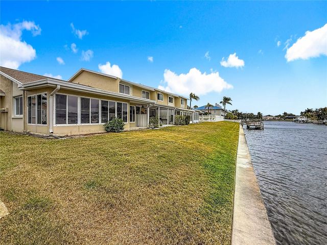 6747 CAPE HATTERAS WAY NE 4, St Petersburg, FL 33702