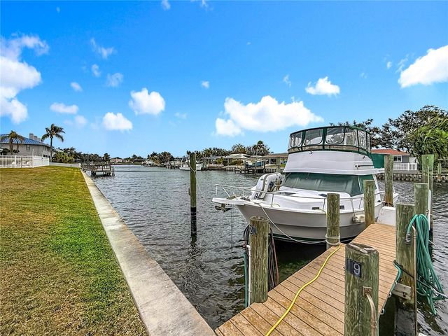 6747 CAPE HATTERAS WAY NE 4, St Petersburg, FL 33702