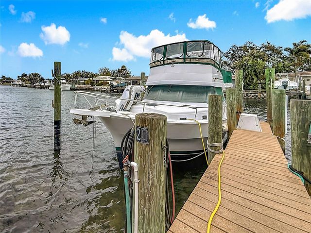 6747 CAPE HATTERAS WAY NE 4, St Petersburg, FL 33702