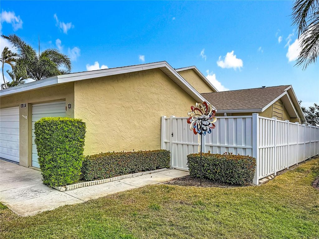 6747 CAPE HATTERAS WAY NE 4, St Petersburg, FL 33702