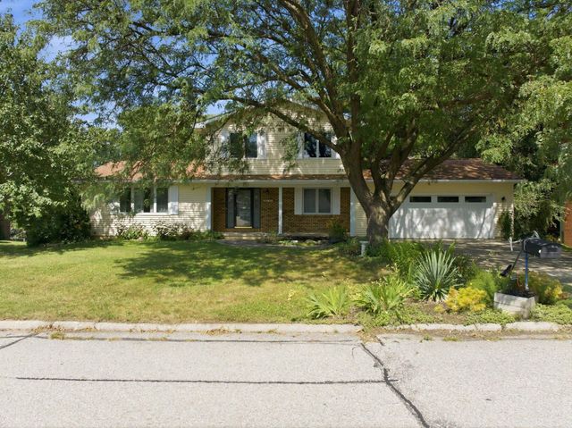 910 Juanita Avenue, Cedar Falls, IA 50613