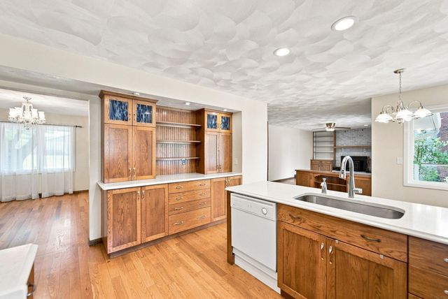 910 Juanita Avenue, Cedar Falls, IA 50613
