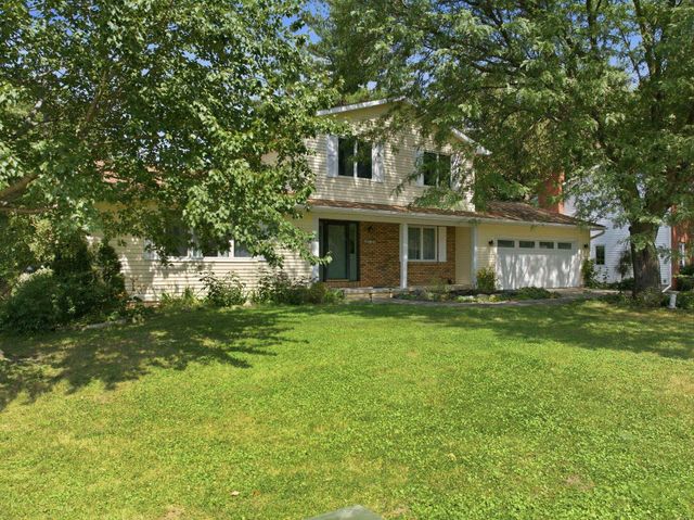 910 Juanita Avenue, Cedar Falls, IA 50613