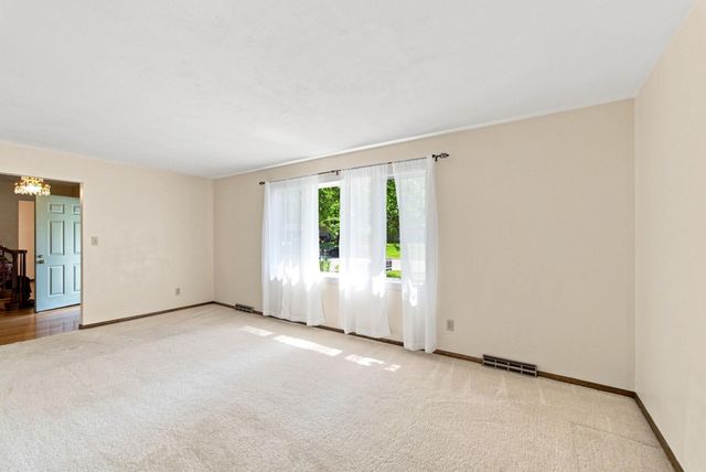 910 Juanita Avenue, Cedar Falls, IA 50613