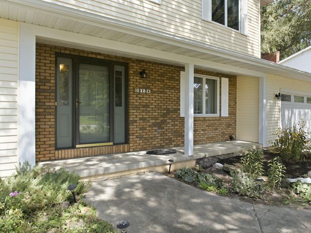 910 Juanita Avenue, Cedar Falls, IA 50613