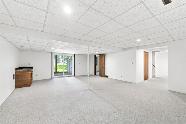 910 Juanita Avenue, Cedar Falls, IA 50613