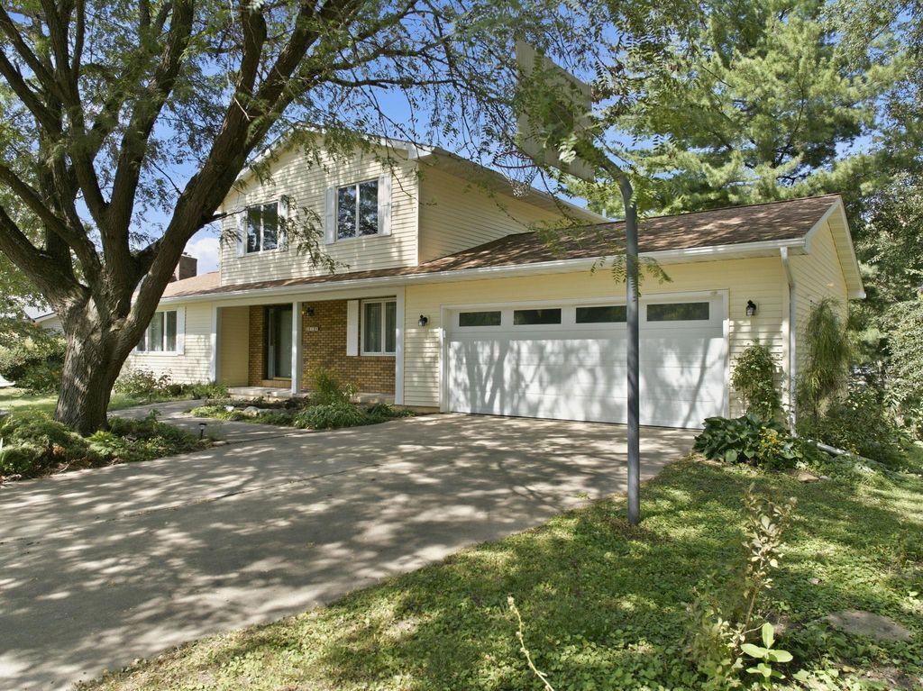 910 Juanita Avenue, Cedar Falls, IA 50613