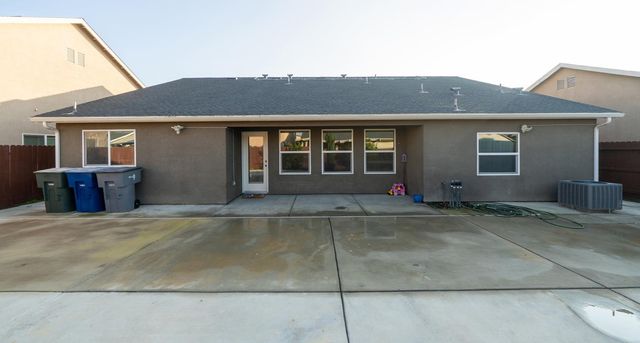 6676 E Dayton Avenue, Fresno, CA 93727