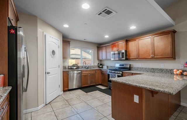 6676 E Dayton Avenue, Fresno, CA 93727