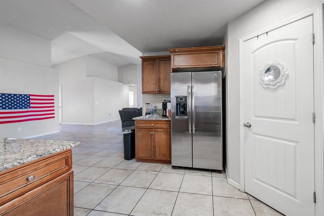 6676 E Dayton Avenue, Fresno, CA 93727