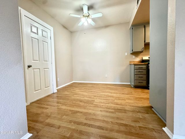 2827 W Avenue K12 Apt 211, Lancaster, CA 93536