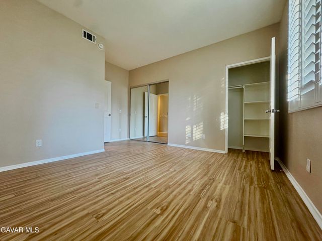 2827 W Avenue K12 Apt 211, Lancaster, CA 93536