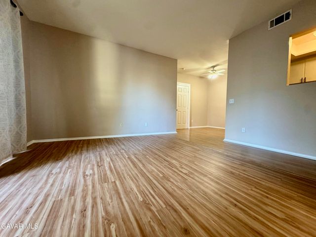 2827 W Avenue K12 Apt 211, Lancaster, CA 93536