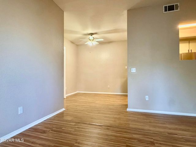 2827 W Avenue K12 Apt 211, Lancaster, CA 93536