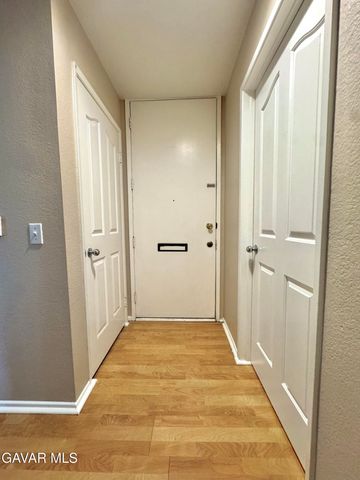 2827 W Avenue K12 Apt 211, Lancaster, CA 93536