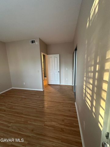 2827 W Avenue K12 Apt 211, Lancaster, CA 93536