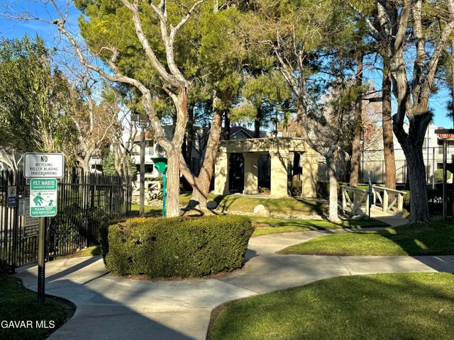 2827 W Avenue K12 Apt 211, Lancaster, CA 93536