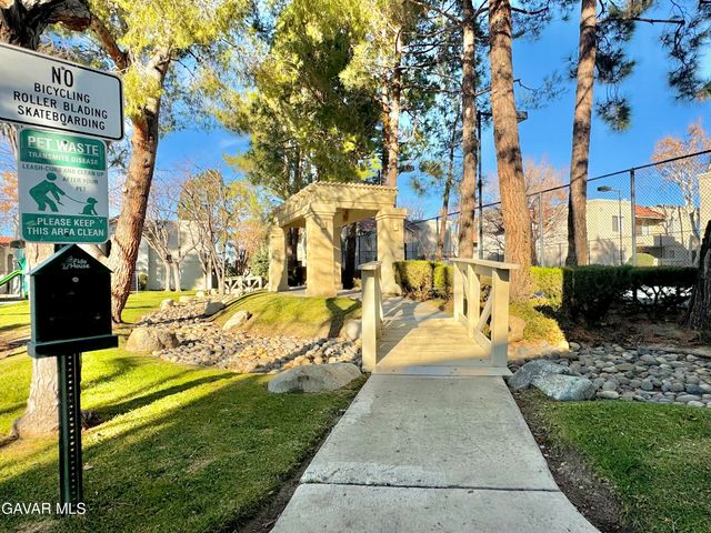 2827 W Avenue K12 Apt 211, Lancaster, CA 93536