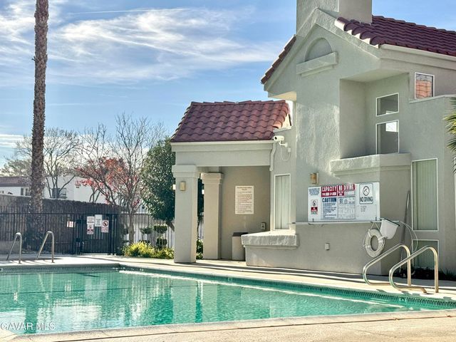 2827 W Avenue K12 Apt 211, Lancaster, CA 93536