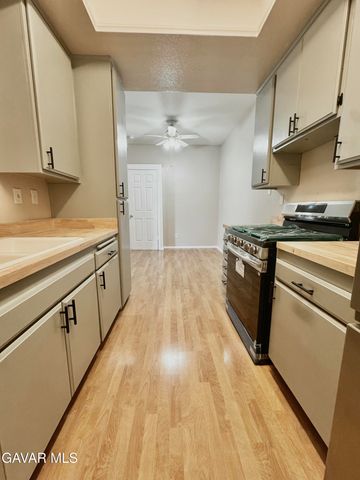 2827 W Avenue K12 Apt 211, Lancaster, CA 93536