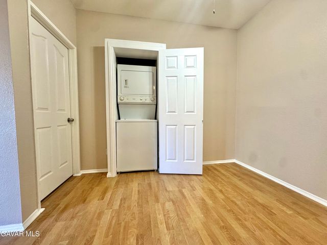 2827 W Avenue K12 Apt 211, Lancaster, CA 93536