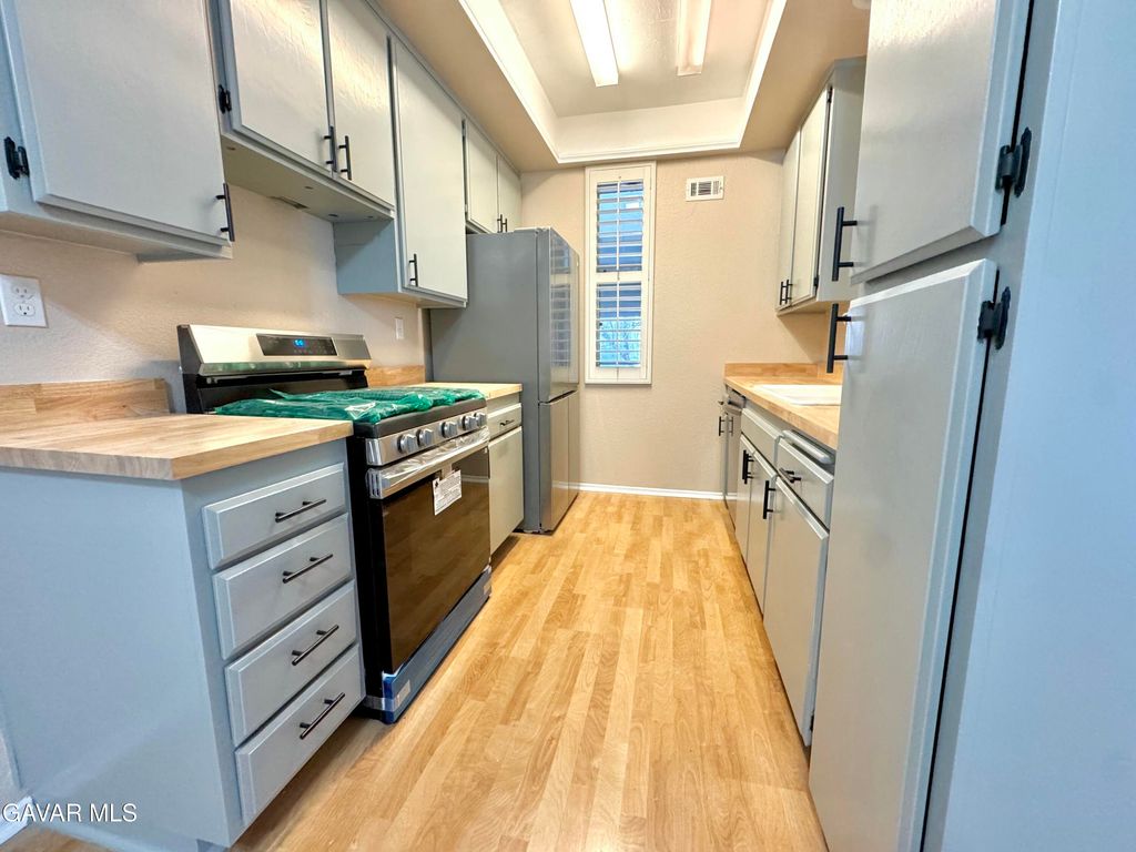 2827 W Avenue K12 Apt 211, Lancaster, CA 93536