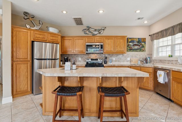 61112 E 243rd Road, Grove, OK 74344