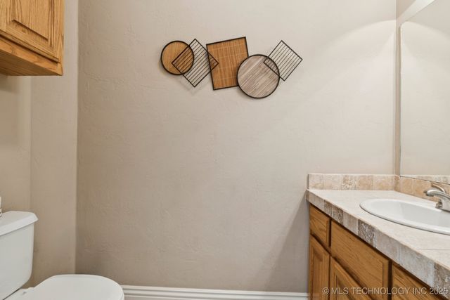 61112 E 243rd Road, Grove, OK 74344