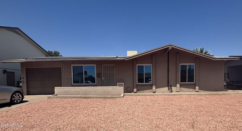 2320 W COLUMBINE Drive, Phoenix, AZ 85029