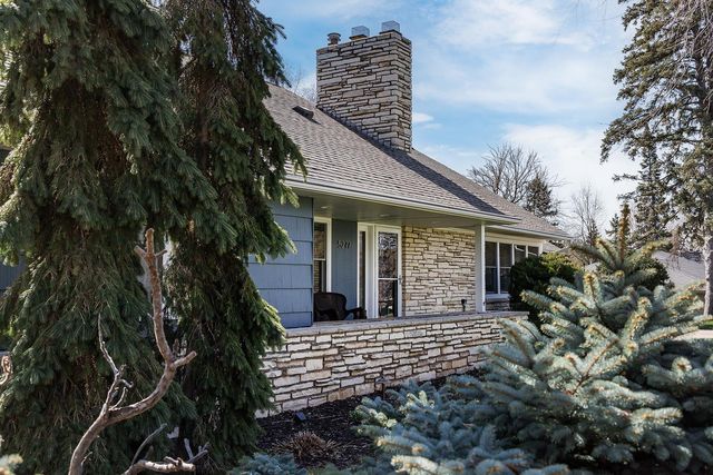 5277 Lochloy Drive, Edina, MN 55436