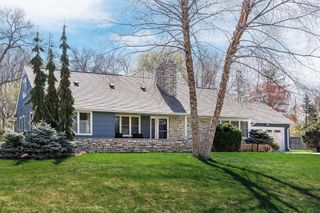 5277 Lochloy Drive, Edina, MN 55436