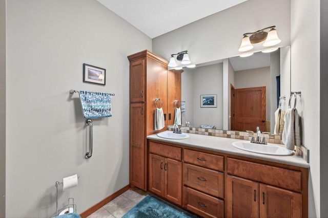 2021 Goodview Avenue N, Oakdale, MN 55128