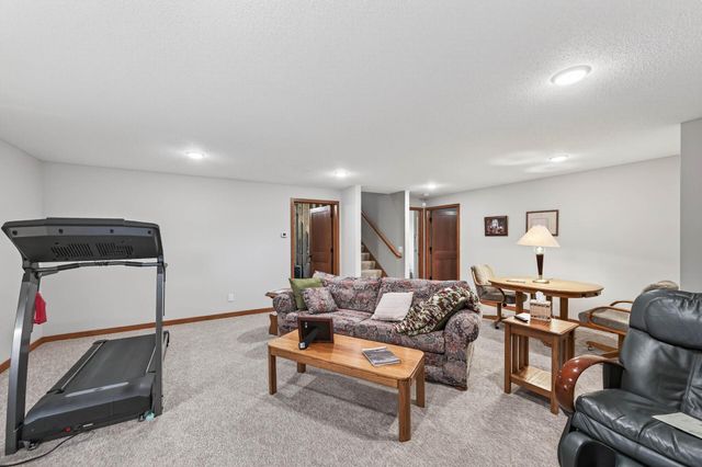 2021 Goodview Avenue N, Oakdale, MN 55128